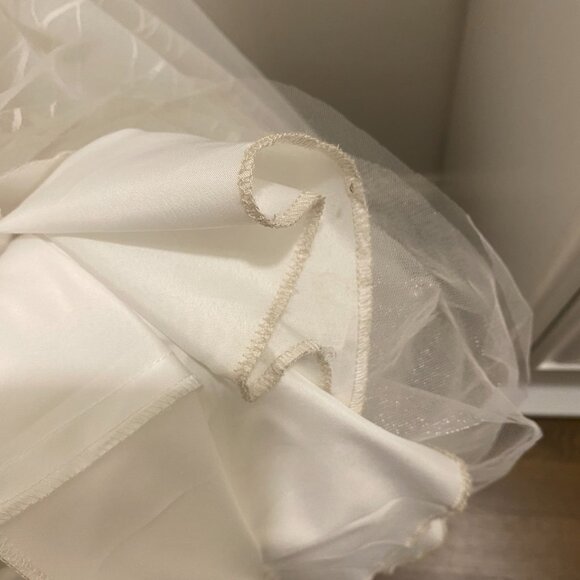 Dress: worn only for an hour - Picture 12 of 16